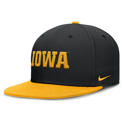 Casquette Nike Primetime Performance bicolore noire/dorée pour homme Iowa Hawkeyes