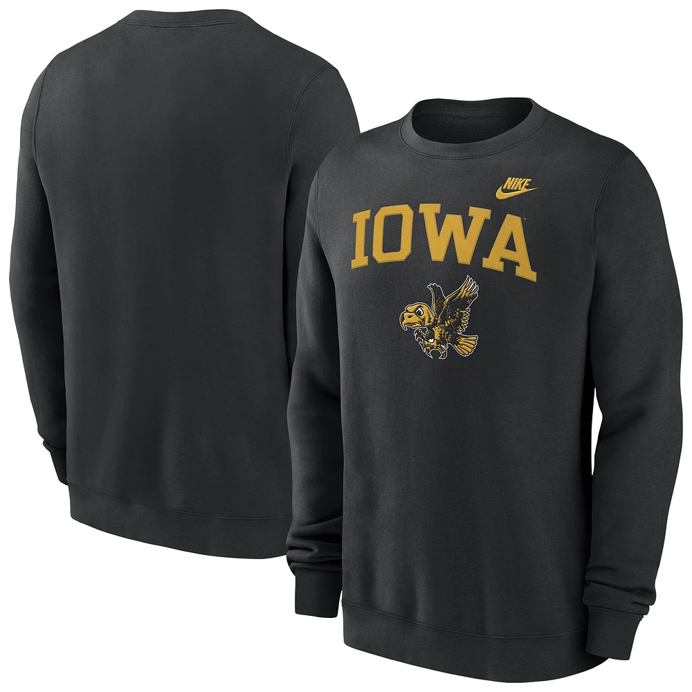 Sweat-shirt à enfiler Nike noir Iowa Hawkeyes Legacy Classic Tackle pour homme en sergé brodé avec logo forme d'arc