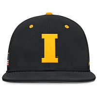 Casquette ajustée True Performance On-Field Dugout Nike noire pour homme des Iowa Hawkeyes