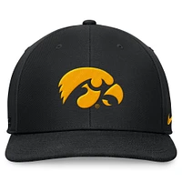 Casquette Nike noire Iowa Hawkeyes On-Field Pro Bill Snapback pour homme