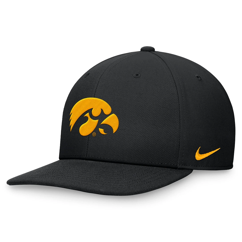 Casquette Nike noire Iowa Hawkeyes On-Field Pro Bill Snapback pour homme