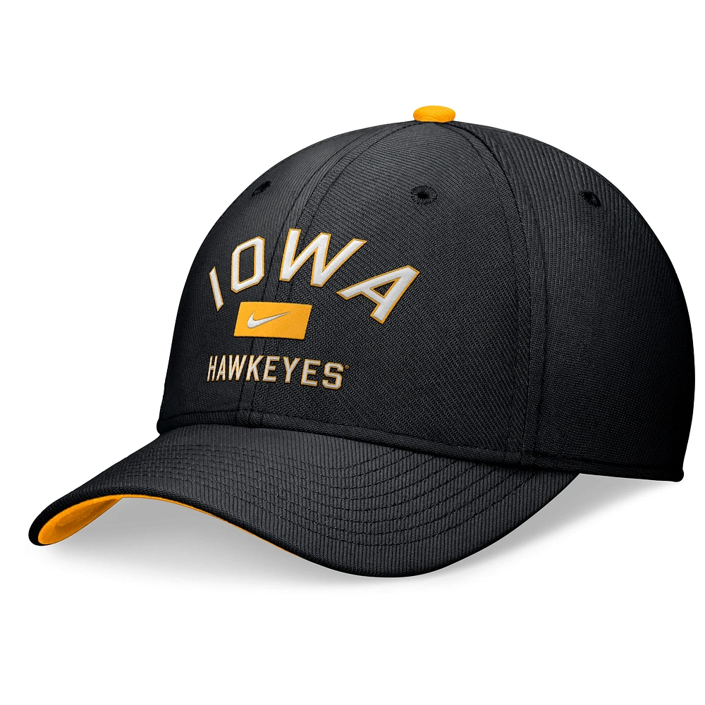 Casquette Nike noire Iowa Hawkeyes Primetime Rise Swoosh Flex pour homme