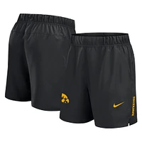 Short Nike noir Iowa Hawkeyes Primetime Woven Victory Performance pour homme