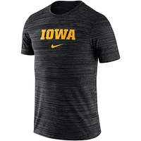 T-shirt de performance Nike Iowa Hawkeyes Velocity noir pour homme