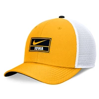 Casquette ajustable Nike On Field Swoosh Trucker pour homme Iowa Hawkeyes 2024 Or/Blanc