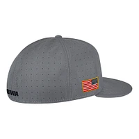 Casquette ajustée Nike Grey Iowa Hawkeyes USA Side Patch True AeroBill Performance pour hommes