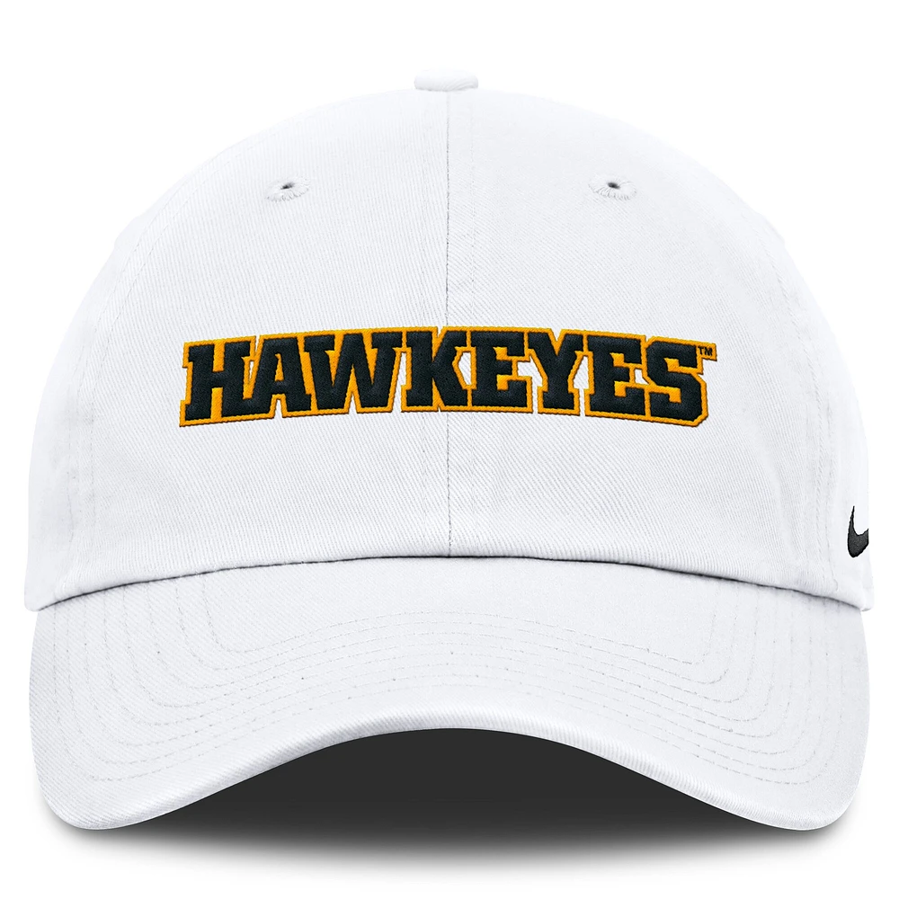 Casquette ajustable Nike Iowa Hawkeyes Core Club Mascot Wordmark pour homme, blanche