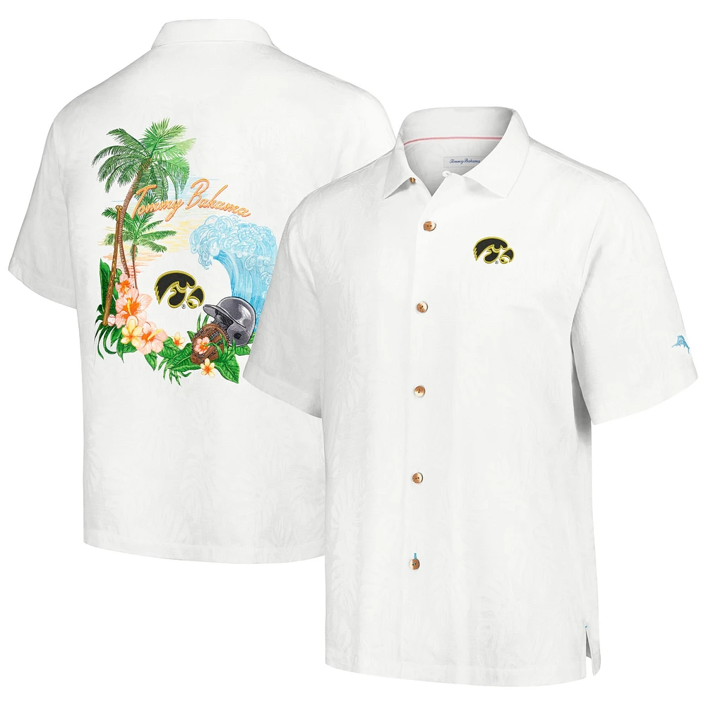 Chemise boutonnée Tommy Bahama blanche Iowa Hawkeyes Castaway Game Camp pour hommes