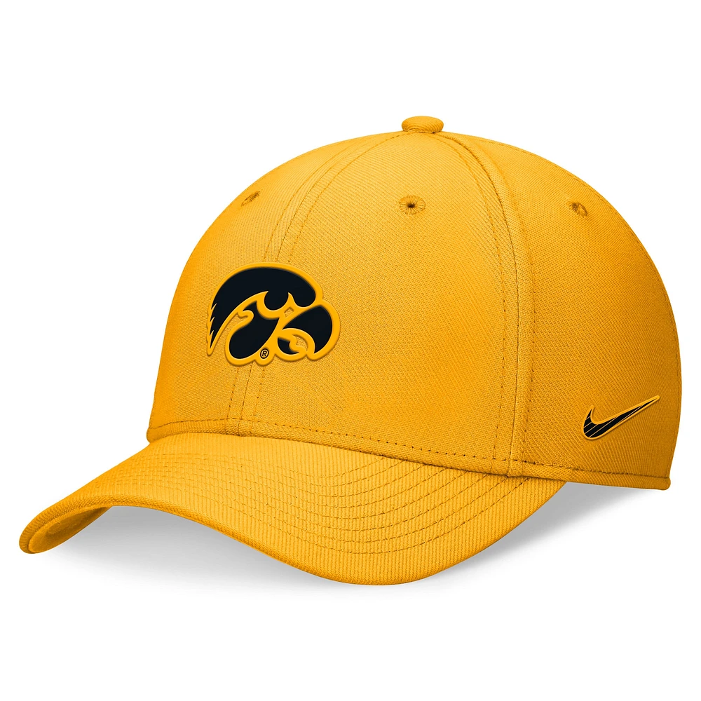 Casquette unisexe Nike dorée Iowa Hawkeyes 2024 Sideline Rise Swoosh Flex