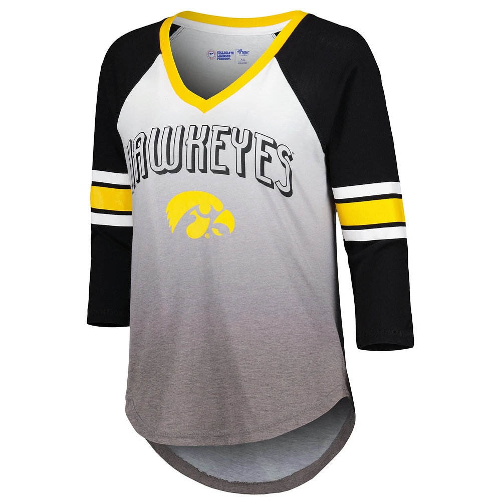 T-shirt G-III 4Her by Carl Banks pour femme blanc/noir Iowa Hawkeyes Lead Off Ombre Raglan à manches 3/4 et col en V