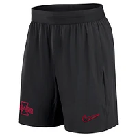 Short tissé Nike noir Iowa State Cyclones 2024/25 Sideline Performance pour homme