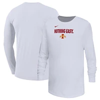 T-shirt à manches longues pour jeune Nike Iowa State Cyclones 2025 On-Court Bench blanc