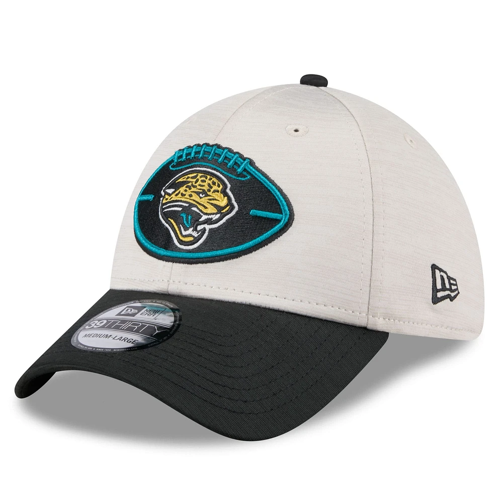 Casquette flexible 39THIRTY historique Jacksonville Jaguars 2024 Sideline Historic New Era pour hommes, pierre/bleu sarcelle