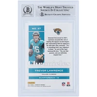 Carte de recrue 9/10 authentifiée 2021 Panini Chronicles #47 signée Trevor Lawrence Jacksonville Jaguars avec l'inscription « 2021 #1 Pick » et les fanatiques de Beckett ont été témoins