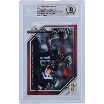 Carte de recrue authentifiée 2021 Panini Instant Red Variation #66 #/99 signée Trevor Lawrence Jacksonville Jaguars par les fanatiques de Beckett avec l'inscription « 1ère victoire NFL 17/10/21 »