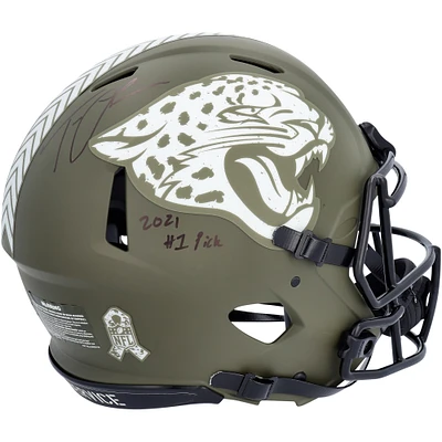 Casque authentique Riddell Salute to Service Speed ​​2022 autographié par Trevor Lawrence Jacksonville Jaguars avec inscription « 2021 #1 Pick »