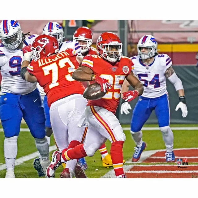 Patrick Mahomes Kansas City Chiefs Fanatics Authentic Unsigned Super Bowl  LIV Throwing Photograph