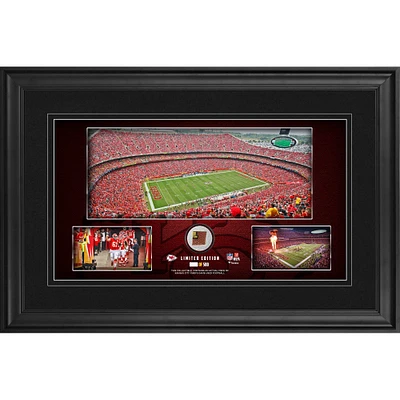 Collage panoramique de stade encadré 10" x 18" des Chiefs de Kansas City avec ballon de football utilisé par le jeu - Édition limitée à 500 exemplaires