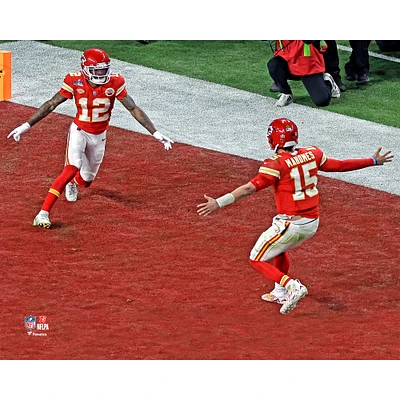 Photo non signée de la célébration du touchdown Super Bowl LVIII par Mecole Hardman et Patrick Mahomes des Kansas City Chiefs