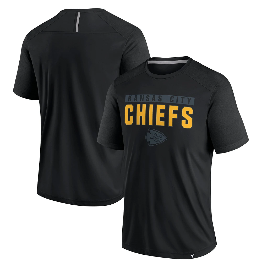 T-shirt Fanatics pour homme noir Kansas City Chiefs Blackout Defender