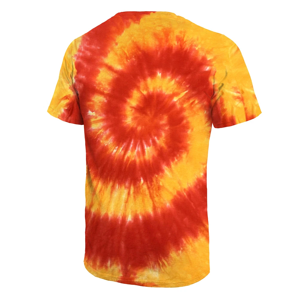 T-shirt rouge Majestic Threads pour hommes des Chiefs de Kansas City Super Bowl LVIII Champions doux à la main tie-dye