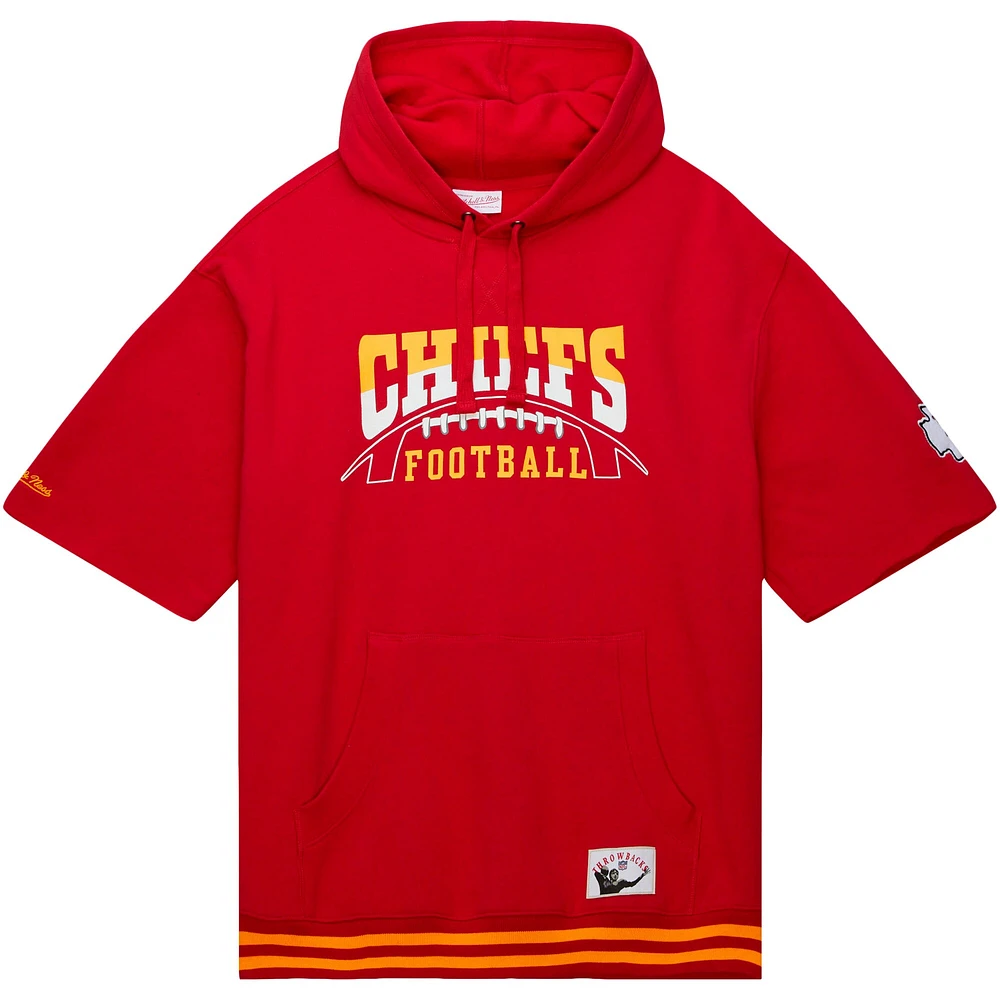 Sweat à capuche rouge manches courtes d'avant-match des Chiefs de Kansas City Mitchell & Ness pour hommes