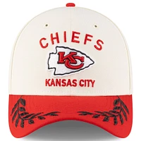 Casquette New Era 39THIRTY Flex crème/rouge pour homme des Kansas City Chiefs, draft NFL 2025