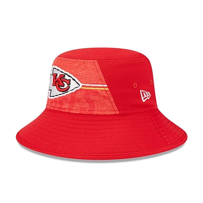 Chapeau bob extensible pour homme Kansas City Chiefs 2023 NFL Training Camp New Era rouge