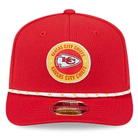 Casquette extensible à bouton-pression New Era pour hommes des Kansas City Chiefs 2024 Sideline 9SEVENTY rouge