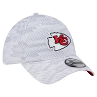 Men's New Era  White Kansas City Chiefs Gameday Graded 39THIRTY Flex Hat