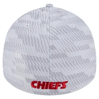 Men's New Era  White Kansas City Chiefs Gameday Graded 39THIRTY Flex Hat