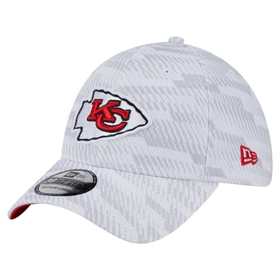 Men's New Era  White Kansas City Chiefs Gameday Graded 39THIRTY Flex Hat