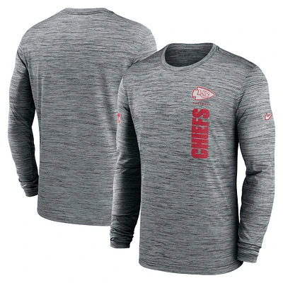 T-shirt à manches longues Nike gris Kansas City Chiefs 2024 Sideline Velocity Performance pour homme