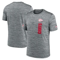 T-shirt Nike gris Kansas City Chiefs Sideline Velocity Performance pour homme