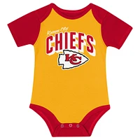 Newborn & Infant Kansas City Chiefs Dynamic Duo Bodysuit, Bib Knit Hat Set