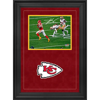 Photographie encadrée de luxe autographiée par Travis Kelce des Chiefs de Kansas City, champion du Super Bowl LVIII, 8" x 10"