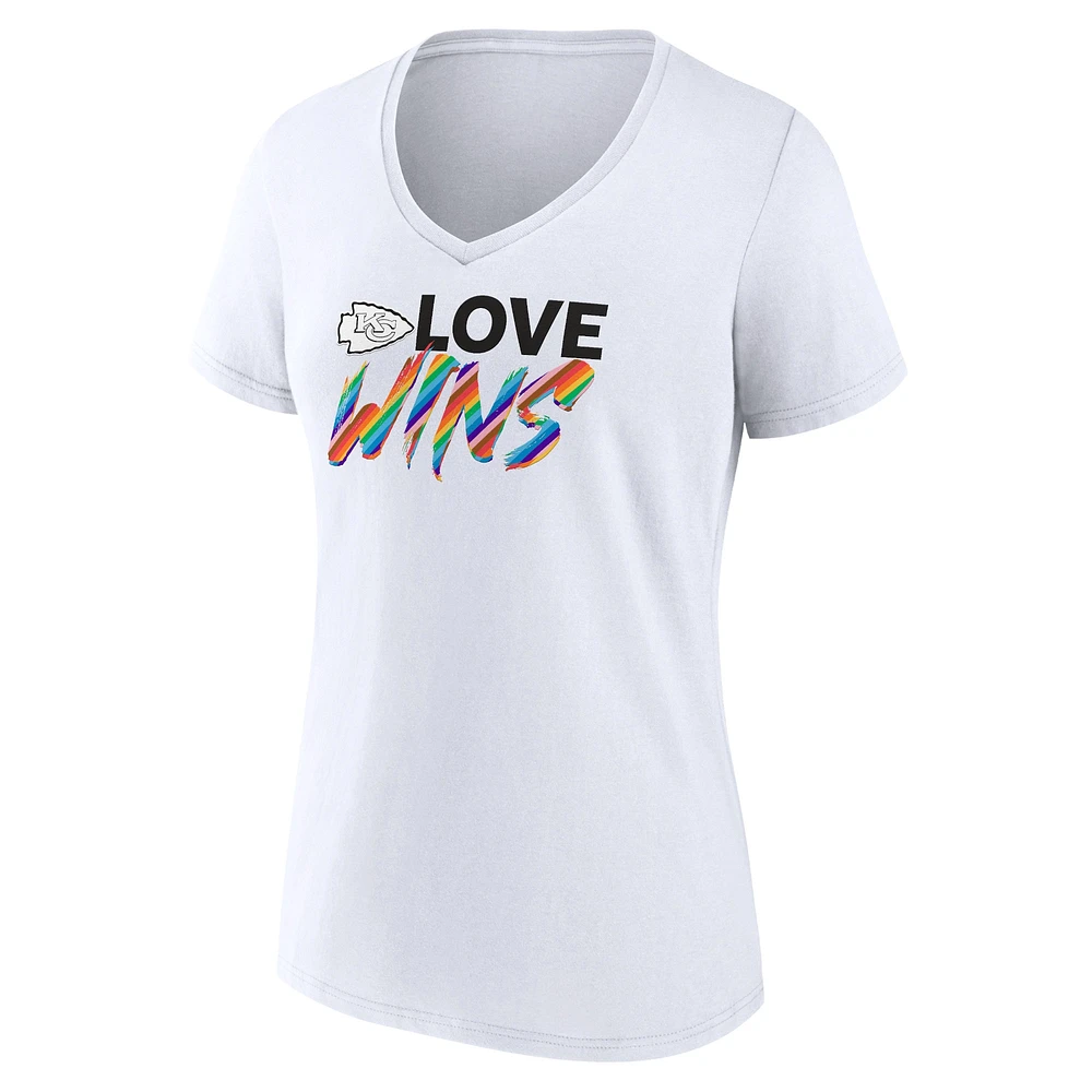 T-shirt blanc à col en V Fanatics pour femmes des Chiefs de Kansas City Love Wins