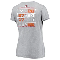 T-shirt col en V gris pour femme Kansas City Chiefs Super Bowl LVIII Champions Counting Points