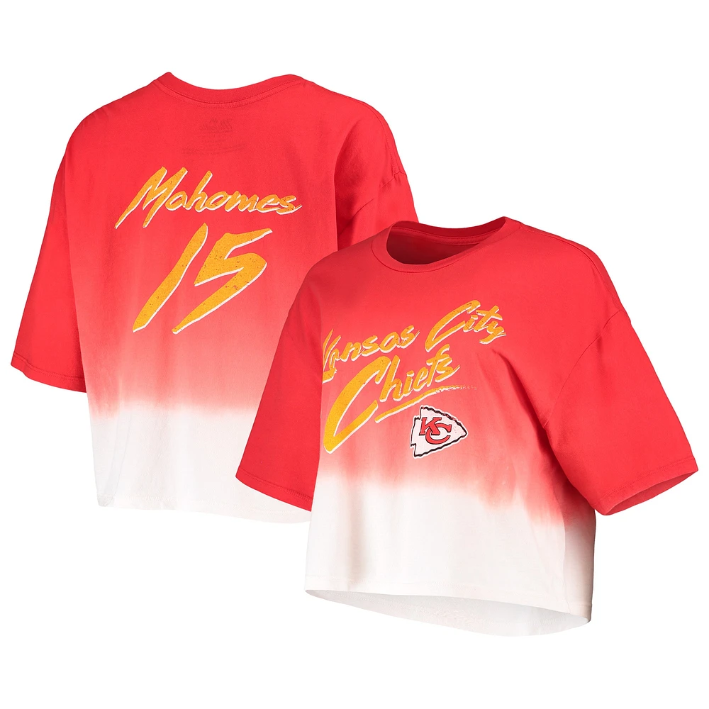 Haut court à imprimé dip-dye Patrick Mahomes rouge/blanc pour femme des Kansas City Chiefs de Majestic Threads avec nom et numéro joueur