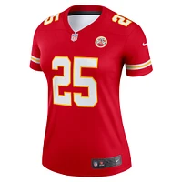 Haut Nike Clyde Edwards-Helaire rouge pour femme, joueur légendaire des Kansas City Chiefs