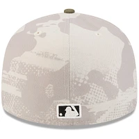 Casquette ajustée 59FIFTY pour homme New Era beige clair/olive Kansas City Royals 2025 Armed Forces Day