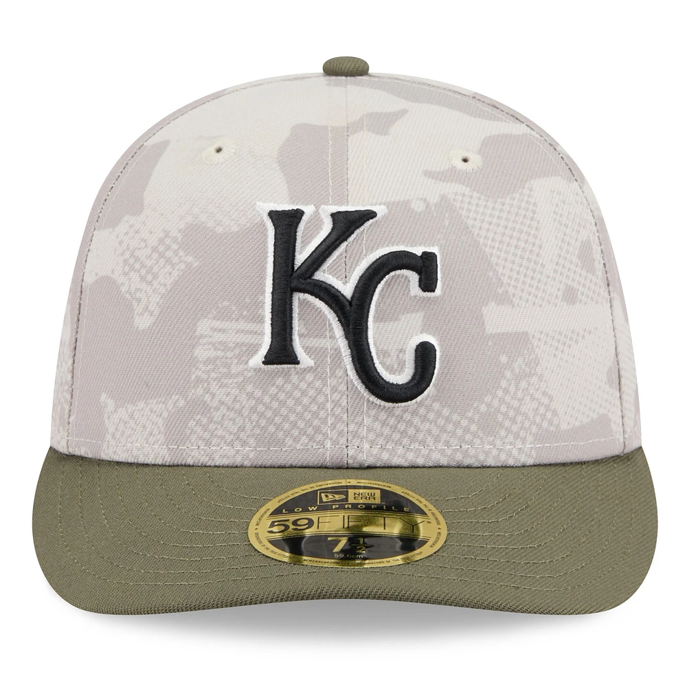 Casquette ajustée 59FIFTY basse pour homme New Era beige clair/olive Kansas City Royals 2025 Armed Forces Day