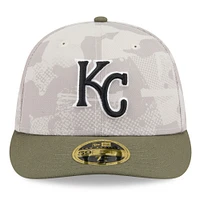 Casquette ajustée 59FIFTY basse pour homme New Era beige clair/olive Kansas City Royals 2025 Armed Forces Day