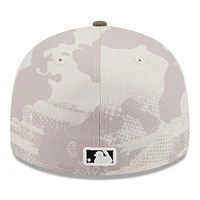 Casquette ajustée 59FIFTY basse pour homme New Era beige clair/olive Kansas City Royals 2025 Armed Forces Day