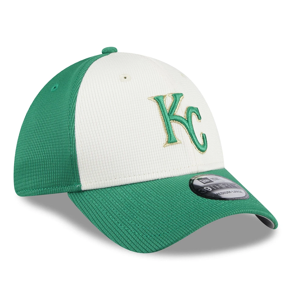 Men's New Era White/Green Kansas City Royals 2024 St. Patrick's Day 39THIRTY Flex Fit Hat