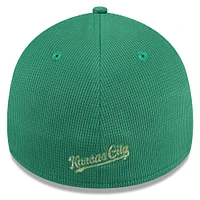 Men's New Era White/Green Kansas City Royals 2024 St. Patrick's Day 39THIRTY Flex Fit Hat