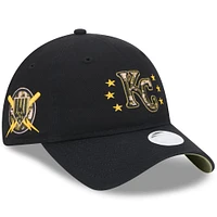 Casquette ajustable 9TWENTY pour la Journée des forces armées 2024 New Era noire des Royals de Kansas City pour femme