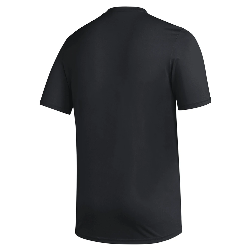 T-shirt adidas noir pour homme avec logo du vestiaire principal des Kansas Jayhawks AEROREADY d'avant-match