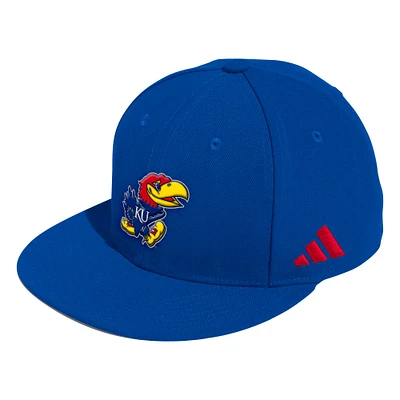 Casquette de baseball ajustée sur le terrain Royal Kansas Jayhawks adidas pour hommes