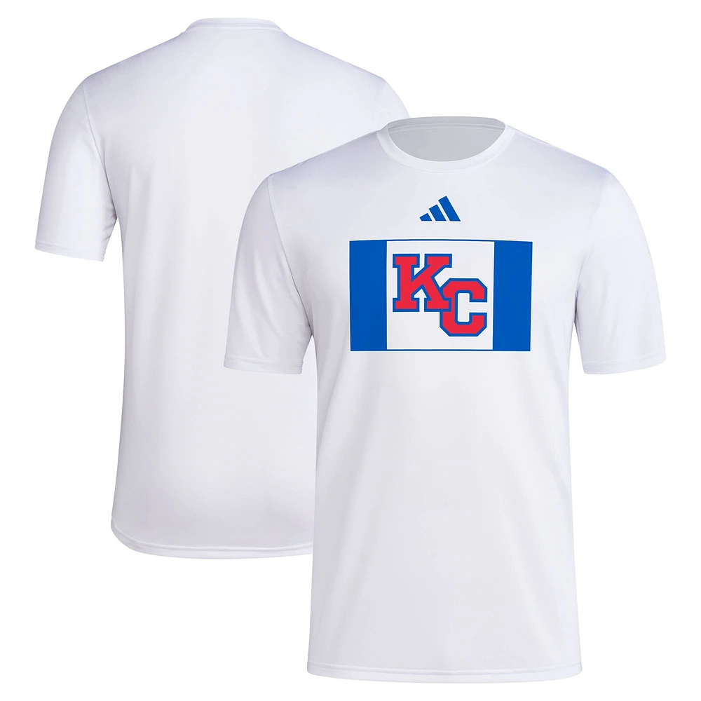 T-shirt adidas blanc Kansas Jayhawks 2024 KC pour homme